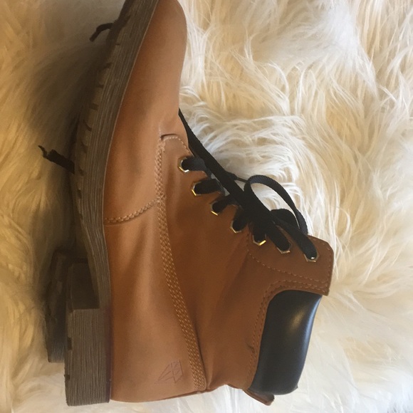 boots - Picture 2 of 3